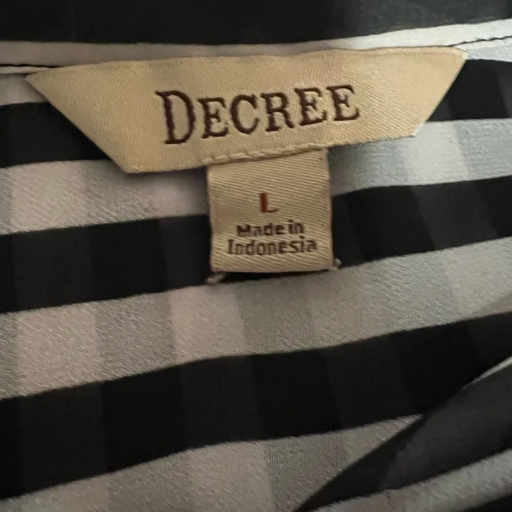 Black and White Striped Decree Button Down Long Sleeve Top Size L - Picture 4 of 4